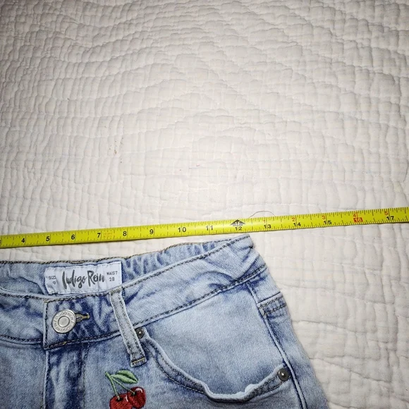 Indigo Rein Juniors Sz 9 High Rise Denim Cutoff Shorts Embroidered Cherries - Picture 5 of 5